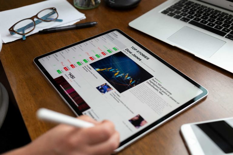 Die7 besten 12,9 Zoll iPad Pro 2020 Hüllen von ESR